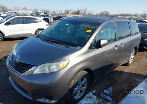 2011 Toyota Sienna Le V6 из США, поврежденный, VIN 5TDKK3DC4BS141937